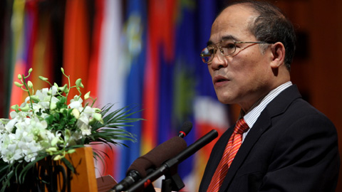 ປະທານສະພາແຫ່ງຊາດ ຫງວຽນຊິງຮຸງ ພົບປະ ເຈລະຈາກັບປະທານາທິບໍດີ ຮຸງກາຣີ